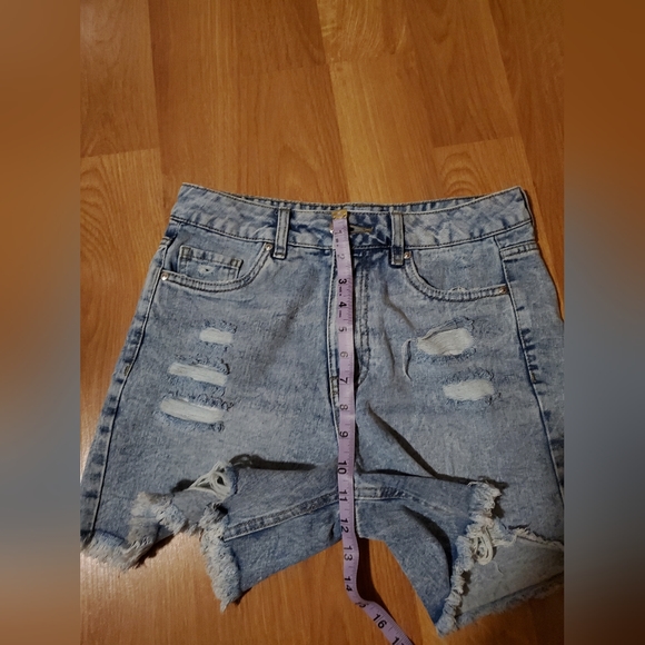 Refuse Denim shorts size 3 - Picture 5 of 6